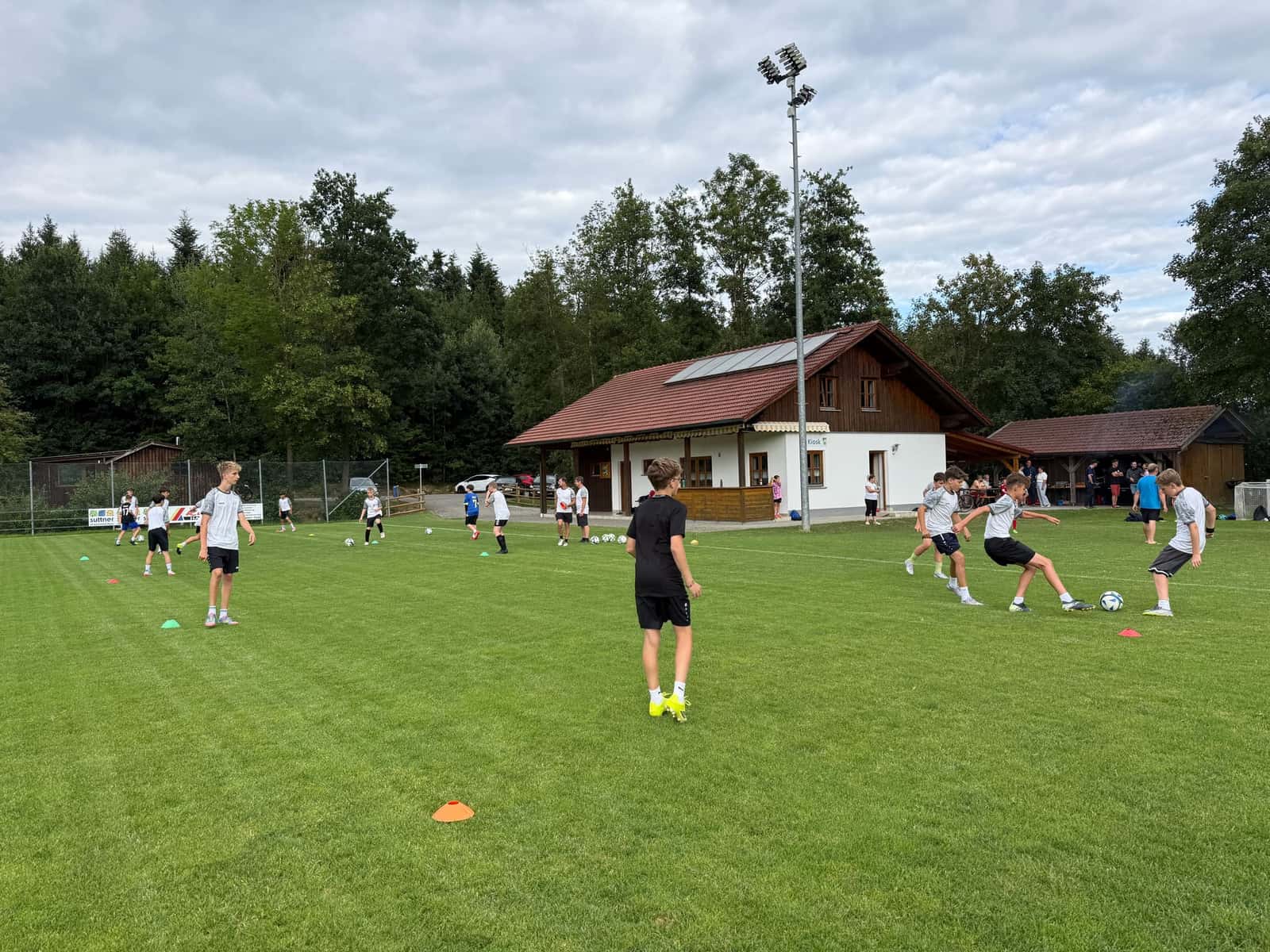 Sportplatz und Vereinsheim des ESV Haselbach e.V.